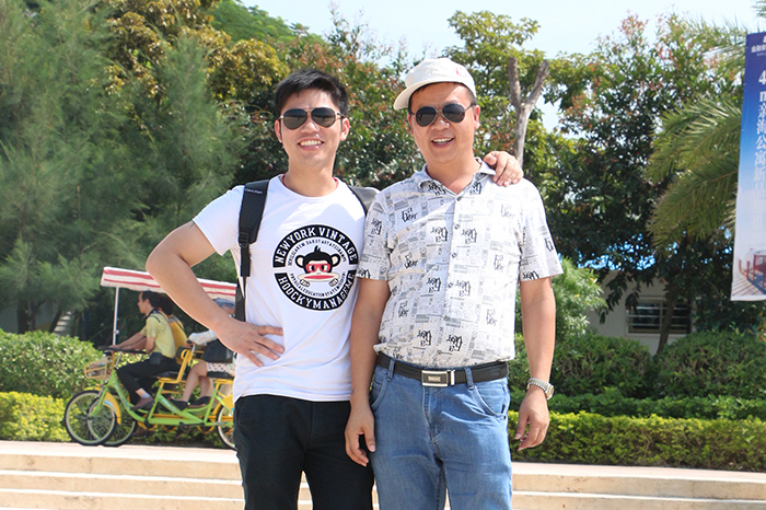 圣元領導帶領團隊擁抱大海