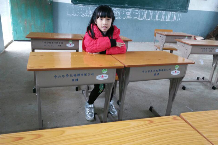 圣元電器小伙伴捐贈(zèng)的桌椅 圣元電器小伙伴捐贈(zèng)的桌椅