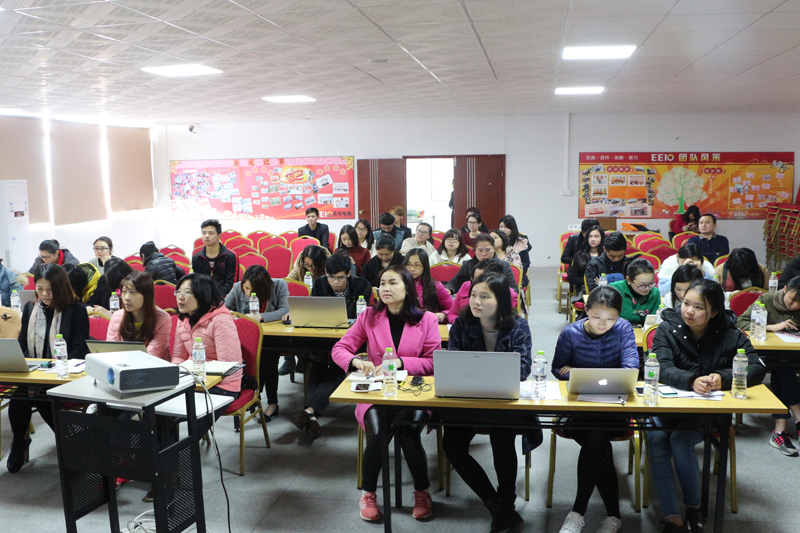 學員在圣元電器上課 學員在圣元電器上課