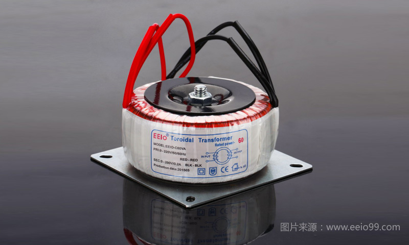 帶鐵質安裝底座的環(huán)型變壓器