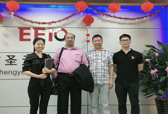 印度朋友Mr K R專程來(lái)訪問考察調(diào)光玻璃電源